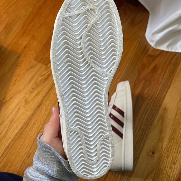 Adidas White and Red Sneakers Clean Design - Picture 4 of 4